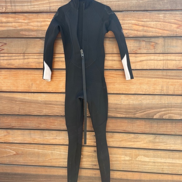 Sisstr Evolution kids wetsuit size 6 - Picture 3 of 11